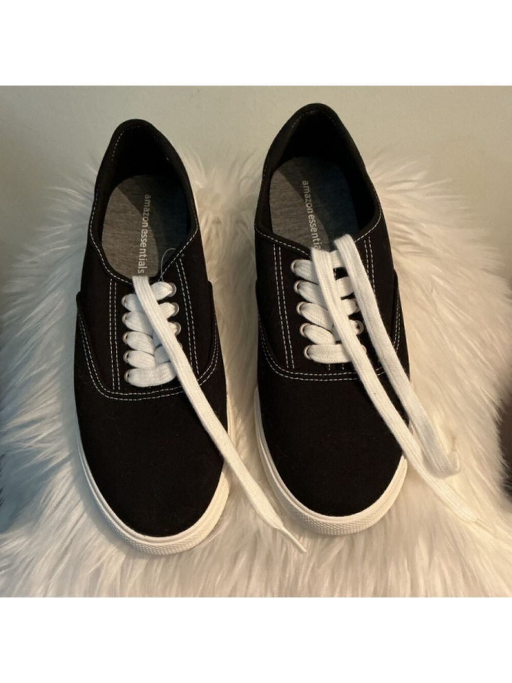 Amazon Essentials Black Canvas Lace-Up Sneakers Women’s Size 10